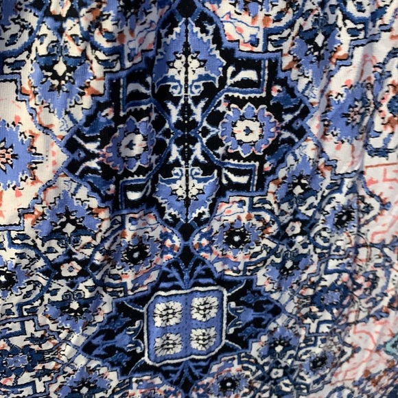 Printed flowy tie back dress - Picture 3 of 6